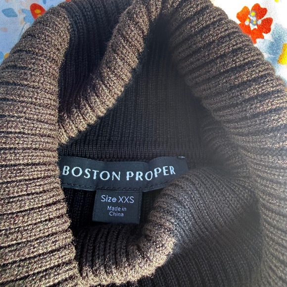 Ribbed Turtleneck Sweater - Picture 3 of 4